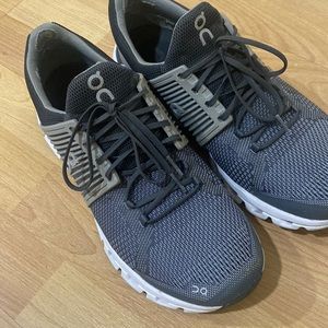 Used on cloud sneaker size us 9.5 men